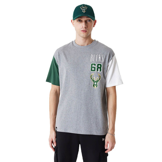 New Era Ανδρική κοντομάνικη μπλούζα Milwaukee Bucks NBA Oversized T-Shirt New Era Ανδρική κοντομάνικη μπλούζα Milwaukee Bucks NBA Oversized T-Shirt